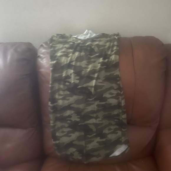 Clothes - Picture 6 of 16